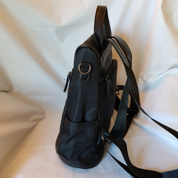 Backpack - Picture 3 of 9